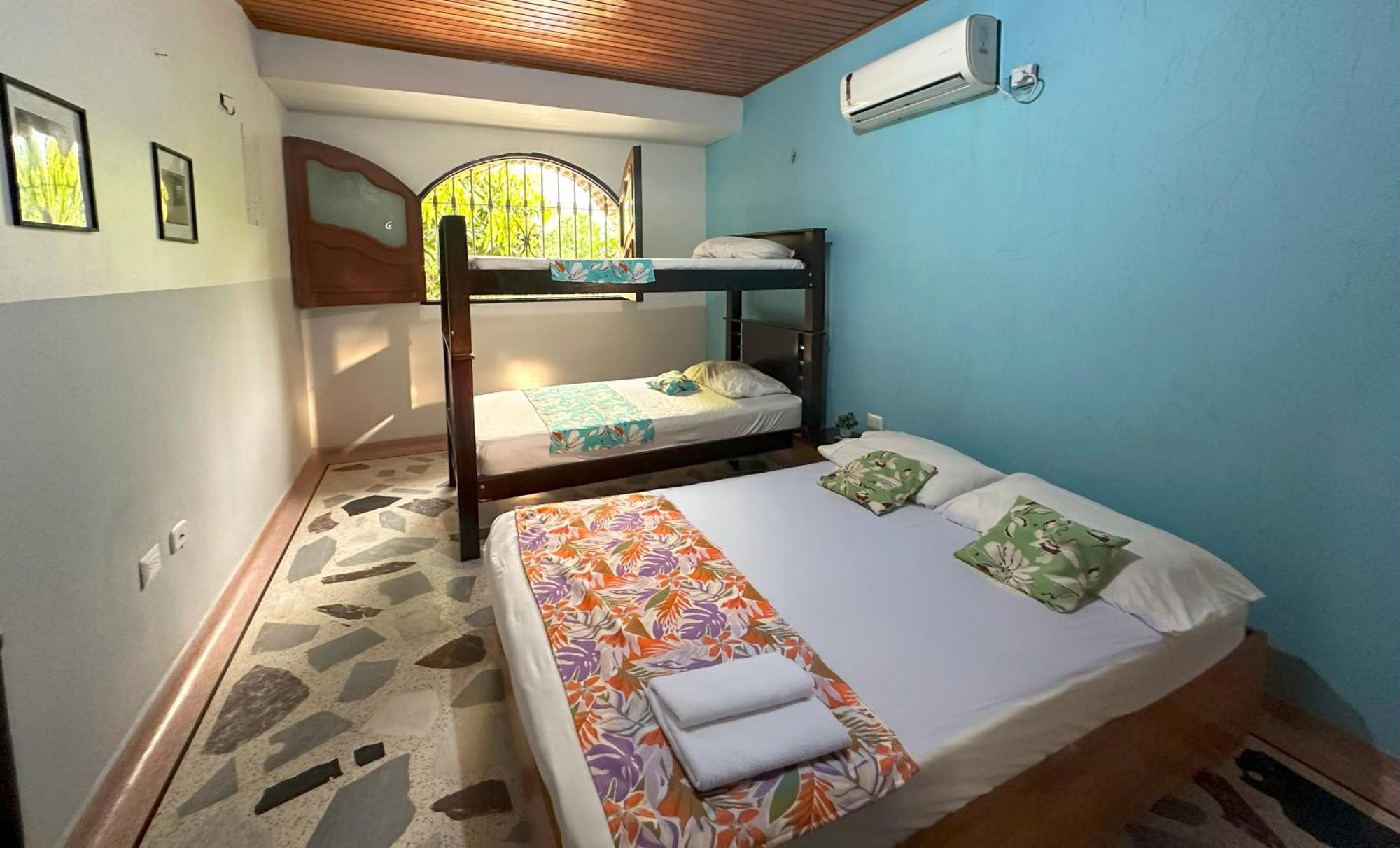 Tia Chela Hostel Санта-Марта Экстерьер фото